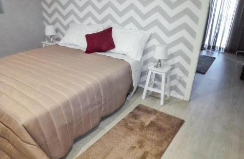 Vila Nova de Famalicao House | Charming House in Requião with Shared Pool