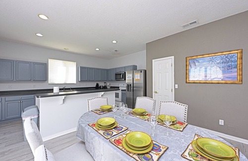 Legacy Park House | Charming house in serene Davenport with AC/New Floor/New Bathrooms/New Kitchen