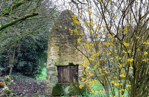 Rabodanges Cottage | Charming house near Rabodanges Lake with garden and fireplace