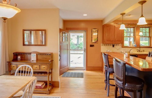 Bethlehem Cottage | Charming House on Main Street! 3 Bed/3 Bath!