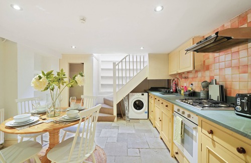 North Richmond House | Charming House short Walk to Richmond Station