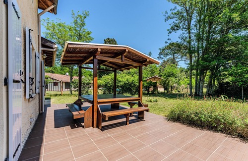 Salles House | Charming House with Heated, Secured Pool & Ideal Setting for Family and Friends