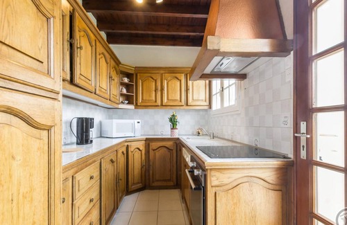 Le Vast Cottage | Charming house with private garden, pets allowed