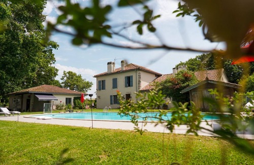 Urt House | Charming house with swimming pool in the Basque Country!