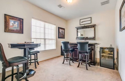 Fort Worth House | Charming house with AC and fitness room in enjoyable Fort Worth