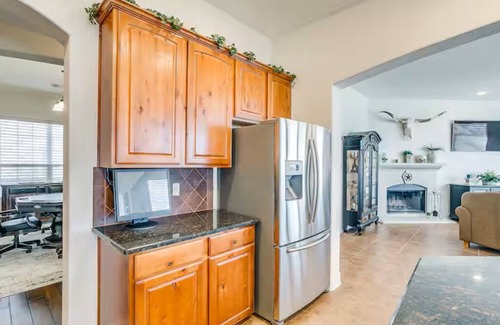Fort Worth House | Charming house with AC and fitness room in enjoyable Fort Worth