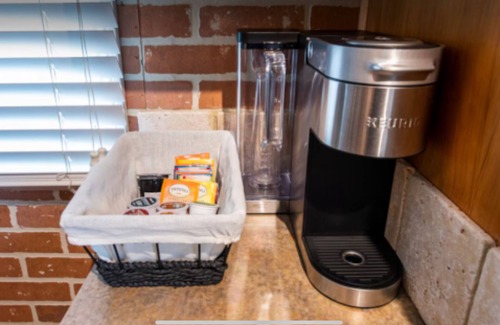 Jeffersonville - Clarksville House | Charming House with Hot Tub and Fire Pit