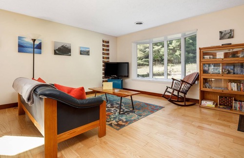 Maple City Cabin | 🍄 Charming Hygge 2BDR Cabin in Leelanau County ➠ 4889