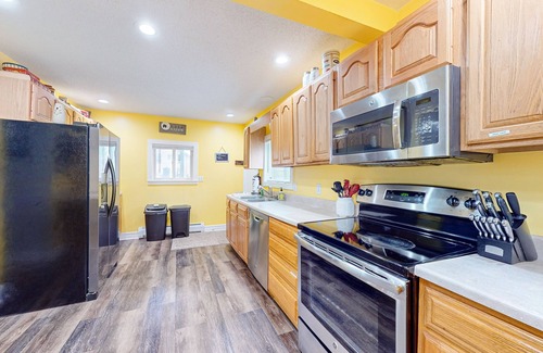 Indian River House | Charming in Town Home w/Backyard Patio, Fire Pit, just steps from Indian River!