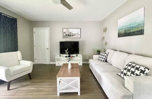 Indianapolis House | Charming Indy Cottage: Minutes to Downtown