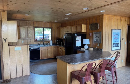 Wright City Ski Chalet | Charming Innsbrook Lakefront Retreat with 180° Water Views