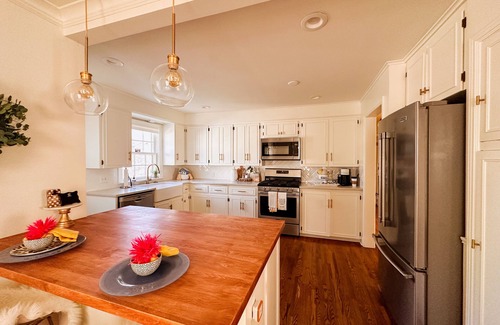 Tulsa House | Charming Instaworthy cottage close to Everything Fun in Tulsa! No Cleaning fee