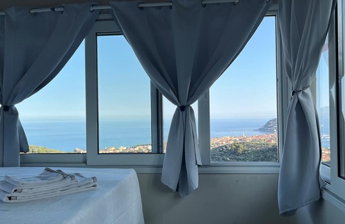 Monade Santa Lucia Villa | Charming Italian villa surrounded by olive and pine trees - Panoramic bay view