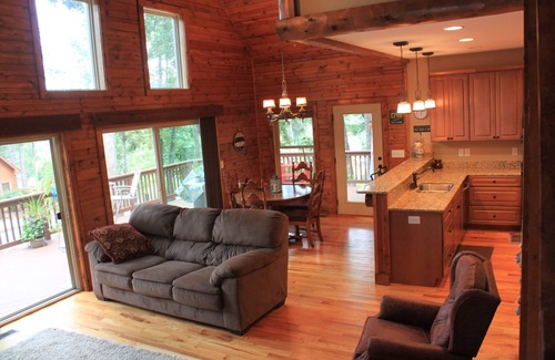 Serenity Bay House | Charming Keowee Lakeview Home - Near Clemson