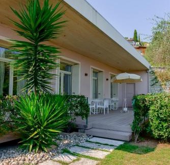 Gardone Riviera House | Charming Lake View Cottage