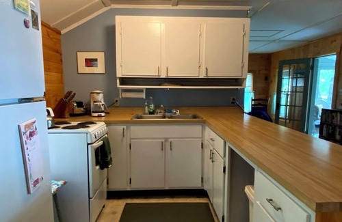 Rome Cabin | Charming lakefront cabin with large screened-in porch and lawn in Rome