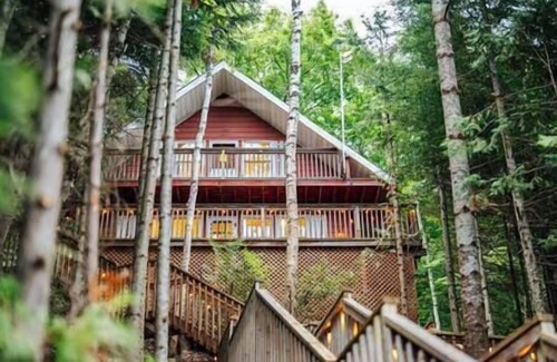 Faraday House | Charming Lakefront Cottage w/Hot Tub & Fire Pit, WiFi