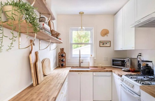 Alburg Cottage | Charming Lakeside 2-bedroom cottage in lovely Alburgh, VT