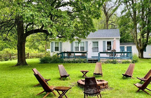 Alburg Cottage | Charming Lakeside 2-bedroom cottage in lovely Alburgh, VT
