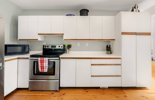 Dunchurch Cabin | Charming Lakeside Gem