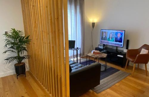 Lisbon Old Town Apartment | Charming Lisbon equipped AC lift parking 4p