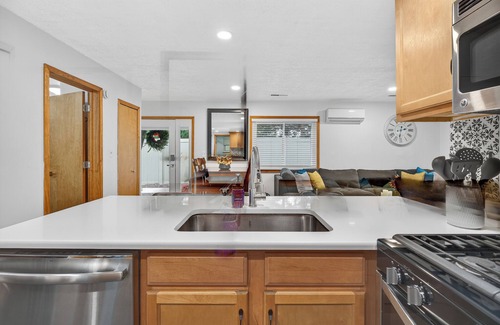 Lake Orion House | Charming LO Home - Private 1st Floor, King Bed, Stocked Kitchen w/Fenced Yard