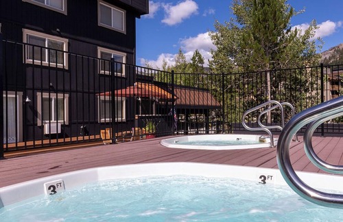 Olympic Valley Cabin | Charming lodge in the middle of amazing Olympic Valley with AC/Heating, WiFi