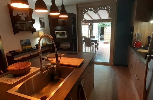 La Saline Les Bains Apartment | Charming lodge type apartment next to the beach