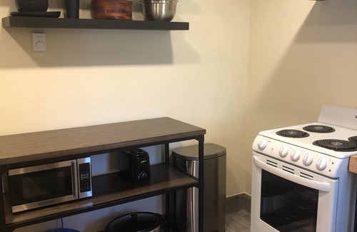 Minturn Apartment | Charming Loft-like “treehouse” with Mountain Views