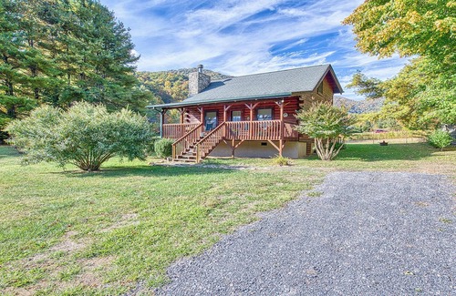Maggie Valley Cabin | Charming Log Cabin near the Smoky Mountains w/Spectacular Mountain & Elk Views!
