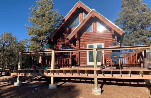 Florissant Cabin | Charming log cabin in the mountains.