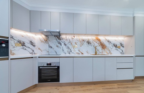 Cannon Hill Apartment | Charming London 2 BR Flat Near Wimbledon – Comfort & Convenience Combined!