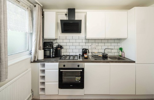 Tollington Apartment | Charming London Apartment with Great Location
