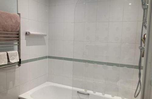 East Acton Apartment | Charming London Apartment with Great Views