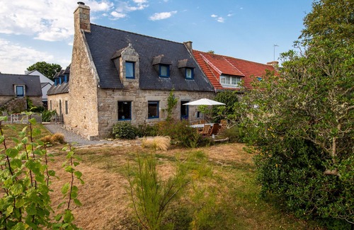 Kerroch House | Charming longère in a quiet location 5 minutes from a large sandy beach.