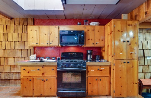Lubbock Cabin | Charming Lubbock Vacation Rental w/ Fireplaces
