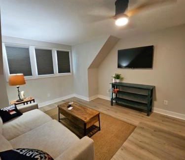 Marietta House | Charming Marietta Square Carriage House