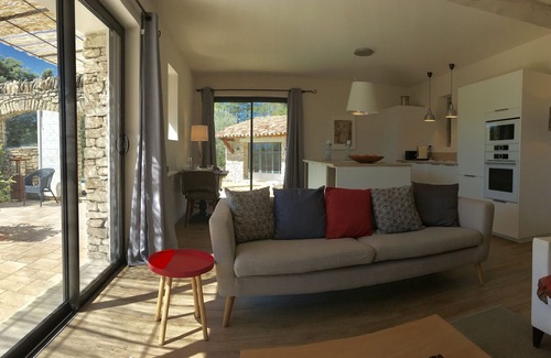Gordes House | Charming Mas in Gordes, private pool, very quiet,views New in 2025: Optics fiber