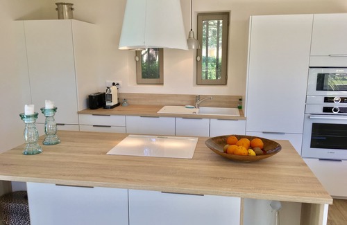 Gordes House | Charming Mas in Gordes, private pool, very quiet,views New in 2025: Optics fiber