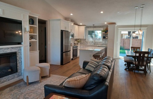 Meridian House | Charming McGlinchey house with office and great outdoor space!