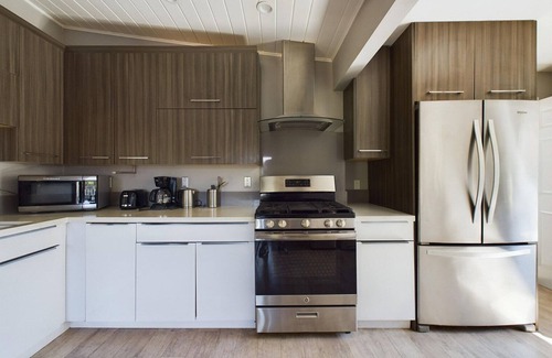 Menlo Park House | Charming Menlo Park 4BR w/Backyard, nr Trail & Shuttle, by Blueground