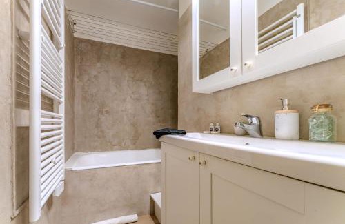 Chambery Apartment | Charming Méribel Ski-In Flat with Balcony and Mountain Views