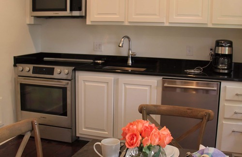 French Quarter Cottage | Charming mid 1700s Kitchen House