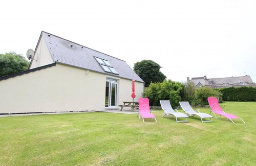 La Haye-d'Ectot Cottage | Charming Modern Cottage with Stunning Valley Views, WiFi, and Private Garden