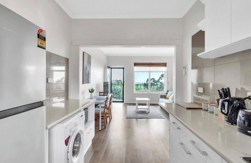 Burnside Apartment | Charming Modern Retreat with Scenic View, Burnside