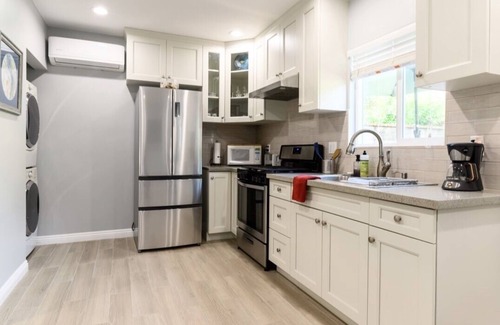 Monrovia House | Charming Mountain Hideaway - Detached One Bedroom ADU in Monrovia/LA