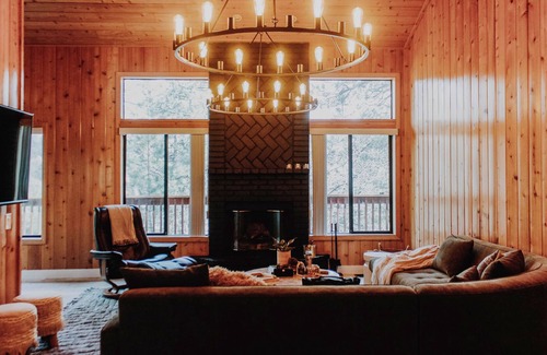 Idyllwild House | Charming Mountain House - Modern amenities & peace