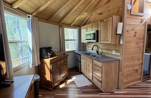 Walland House | Charming Mountain Yurt in Walland w/Full Bathroom, W&D, Hot Tub, Privacy!