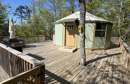 Walland House | Charming Mountain Yurt in Walland w/Full Bathroom, W&D, Hot Tub, Privacy!