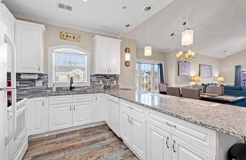 Central Myrtle Beach Condo | Charming Myrtlewood Condo Sleeps 6 Off-Season Getaway